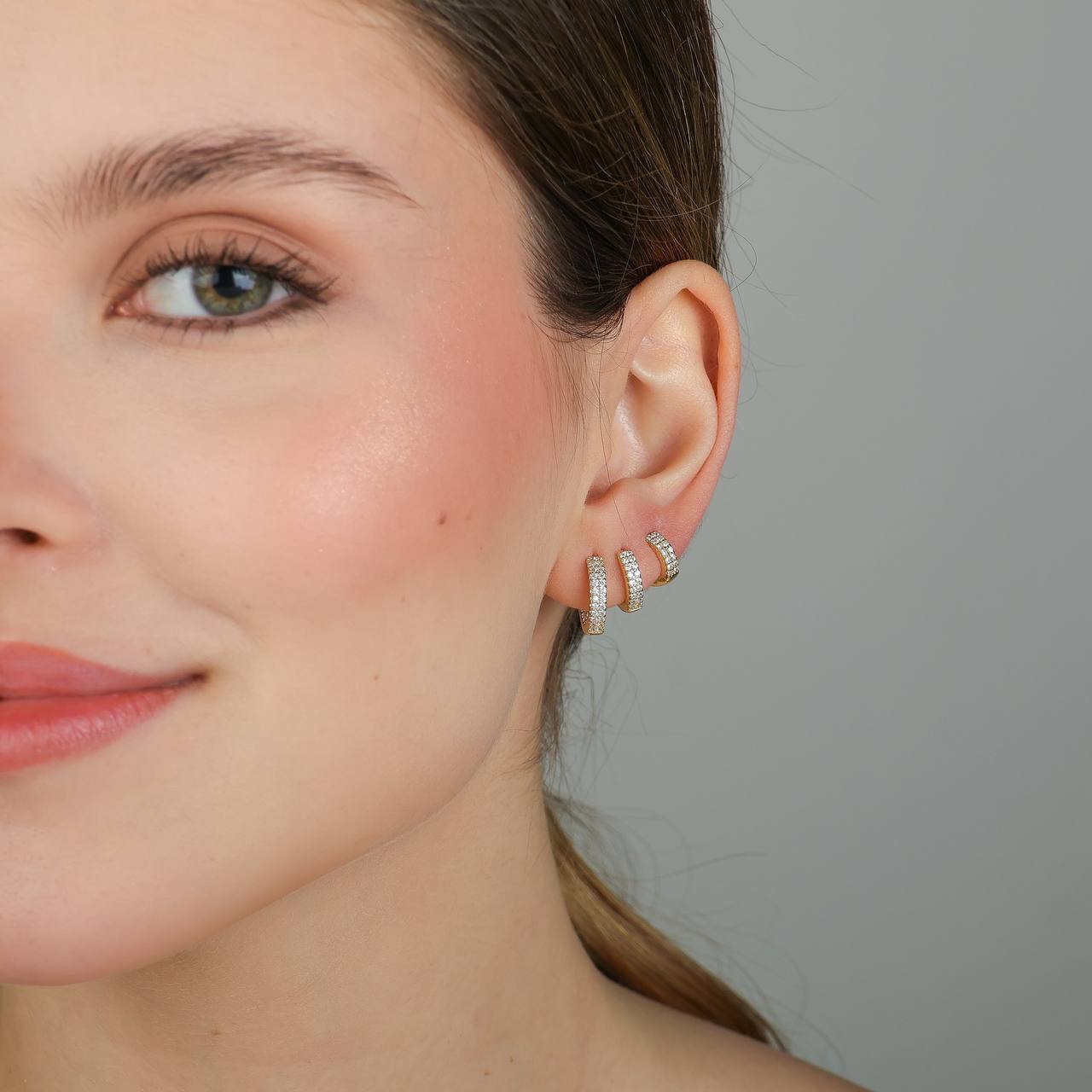 Brinco zircônia fino